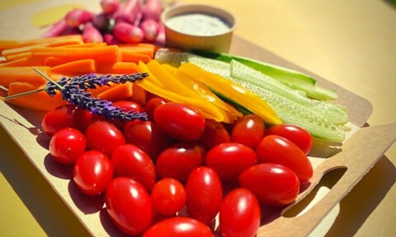 [220630_4896] Planche apéritive crudités 3/4 personnes